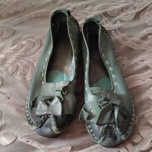 Elegant Green Leather Moccasins for Women